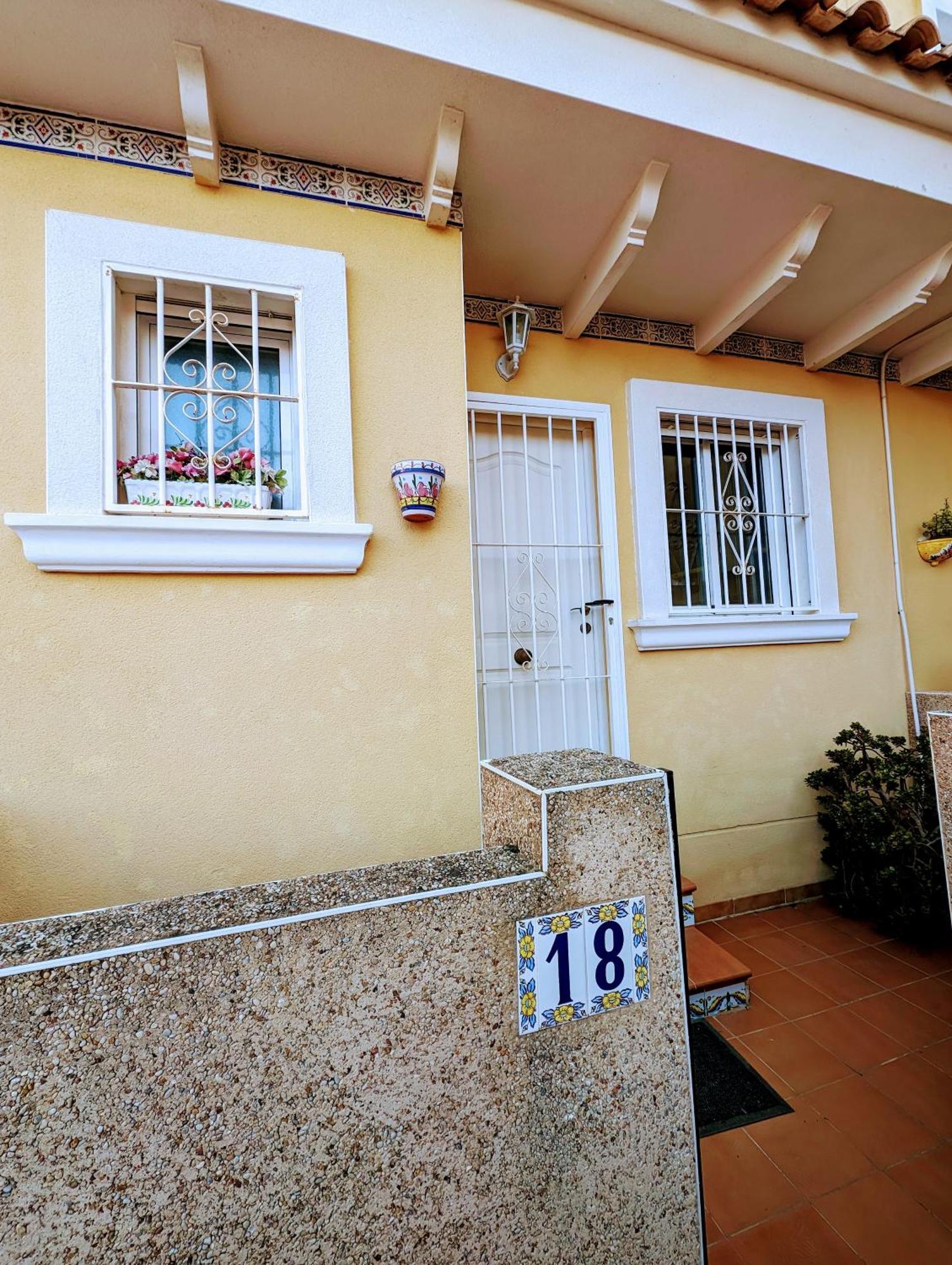 2 Bedroom Algorfa Townhouse With Pool Castillo de Montemar Zewnętrze zdjęcie